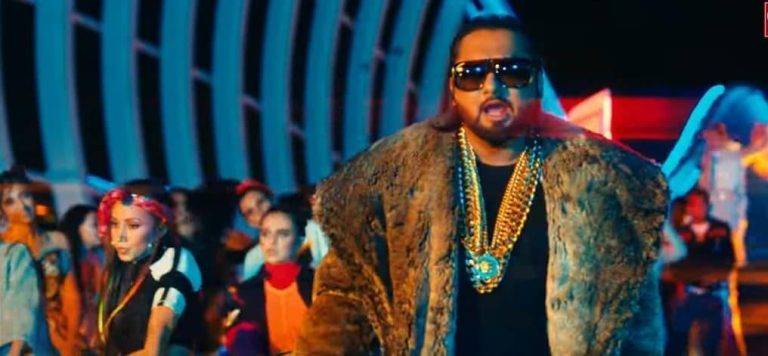 लोका Loca Song Lyrics Hindi – Yo Yo Honey Singh-min