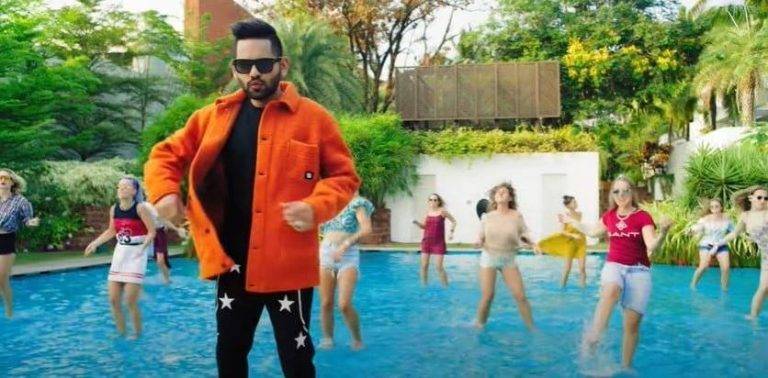 ठा करके Thaa Karke Song Lyrics In Hindi – B Mohit ठा करके Thaa Karke Song Lyrics In Hindi - B Mohit